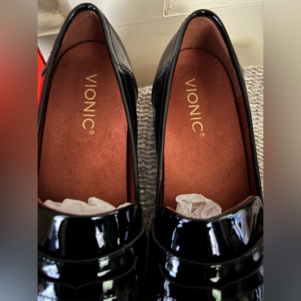 NEW Vionic Cheryl Black Patent Leather Loafers - Picture 2 of 7